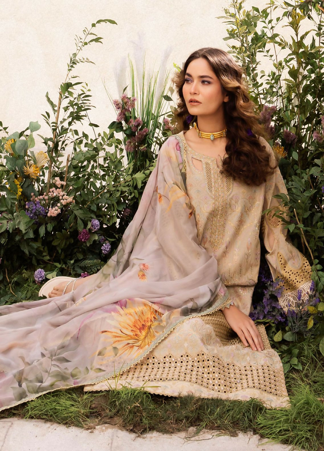 dahlia-by-iznik-embroidered-lawn-suits-unstitched-3-piece-iz24d-dl-03-cascade-summer-collection_2