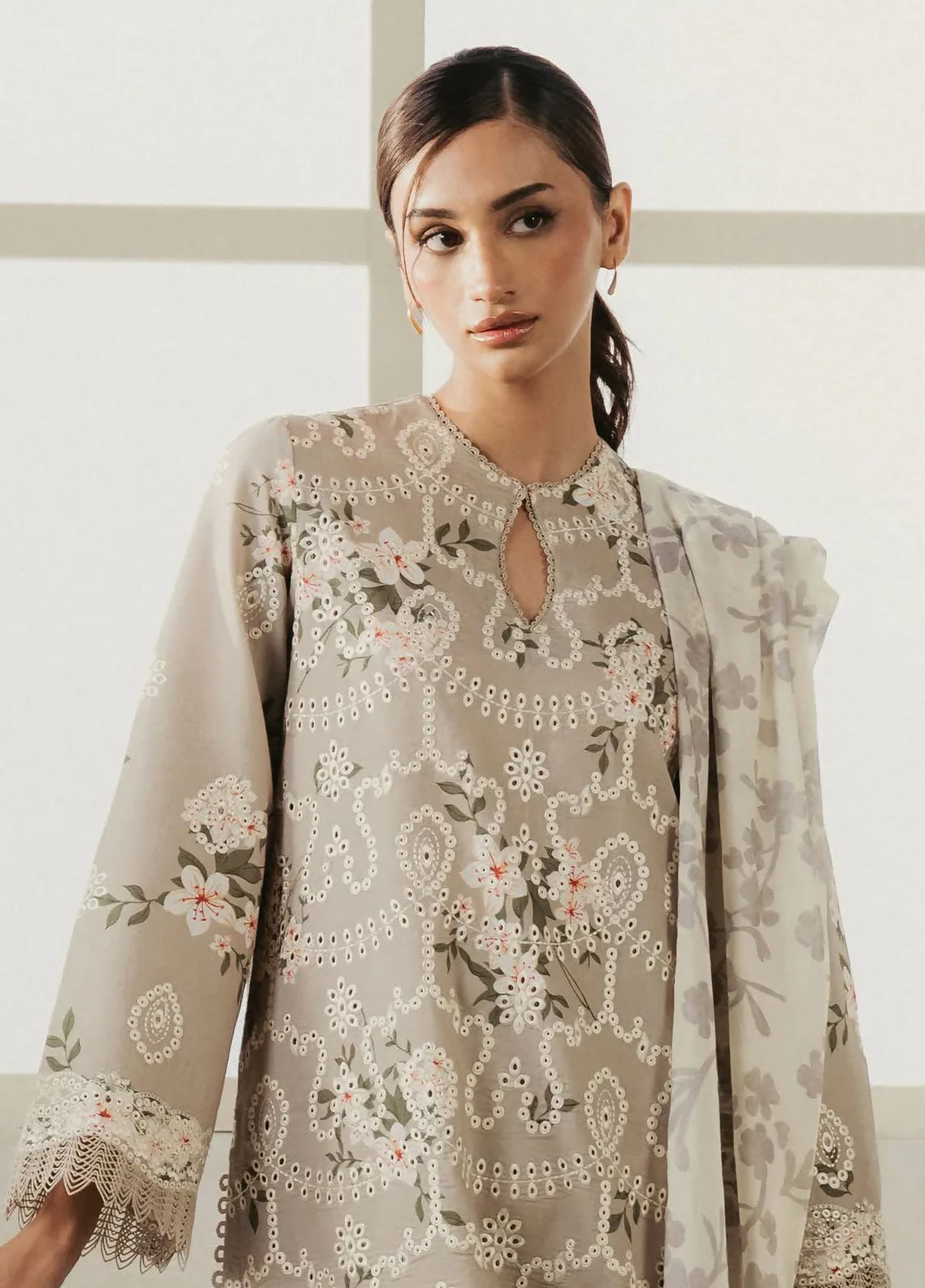 amore-by-ayzel-embroidered-lawn-suit-unstitched-3-piece-aaf25as-d-06-opal-summer-collection_4