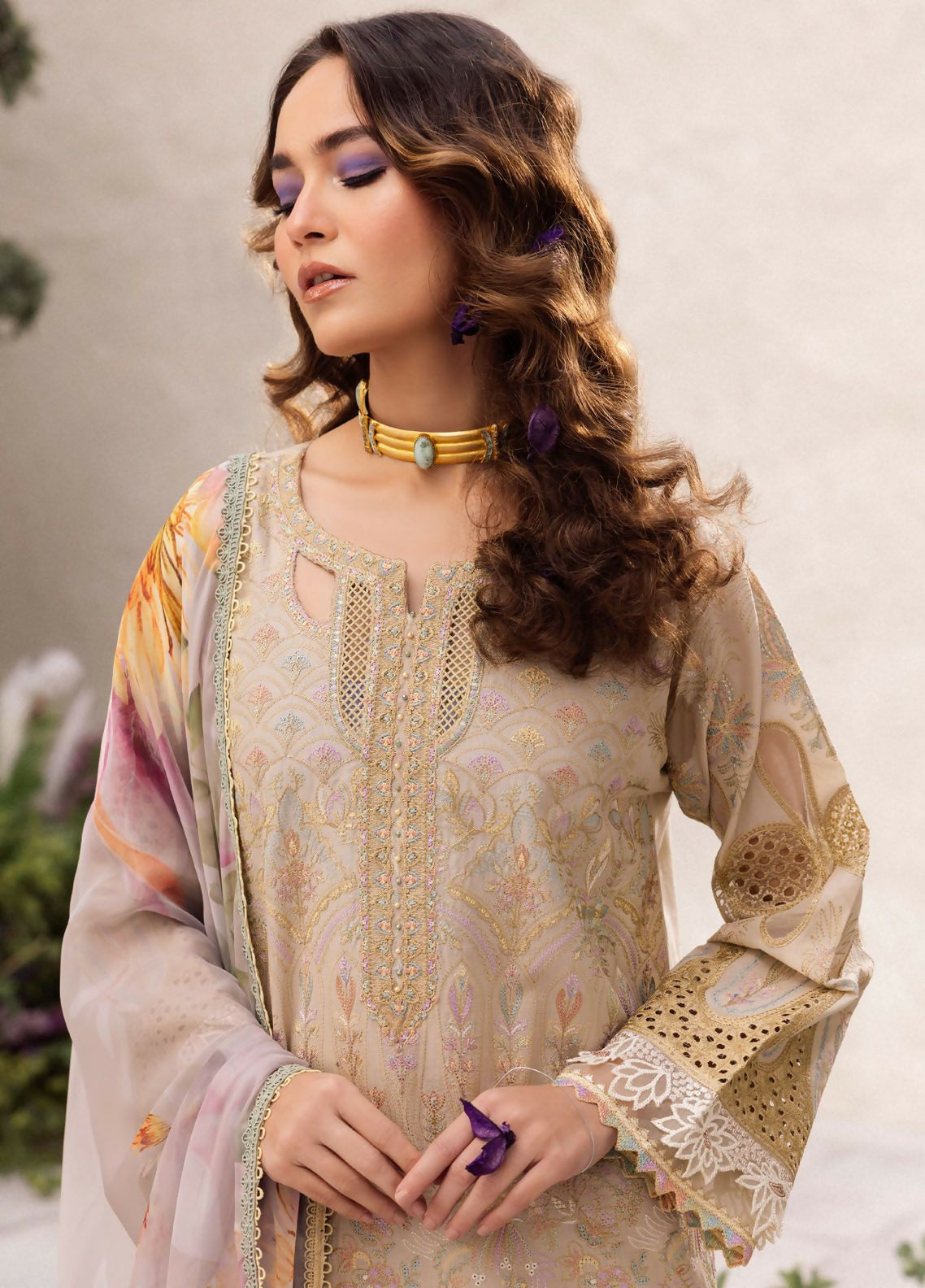 dahlia-by-iznik-embroidered-lawn-suits-unstitched-3-piece-iz24d-dl-03-cascade-summer-collection_3