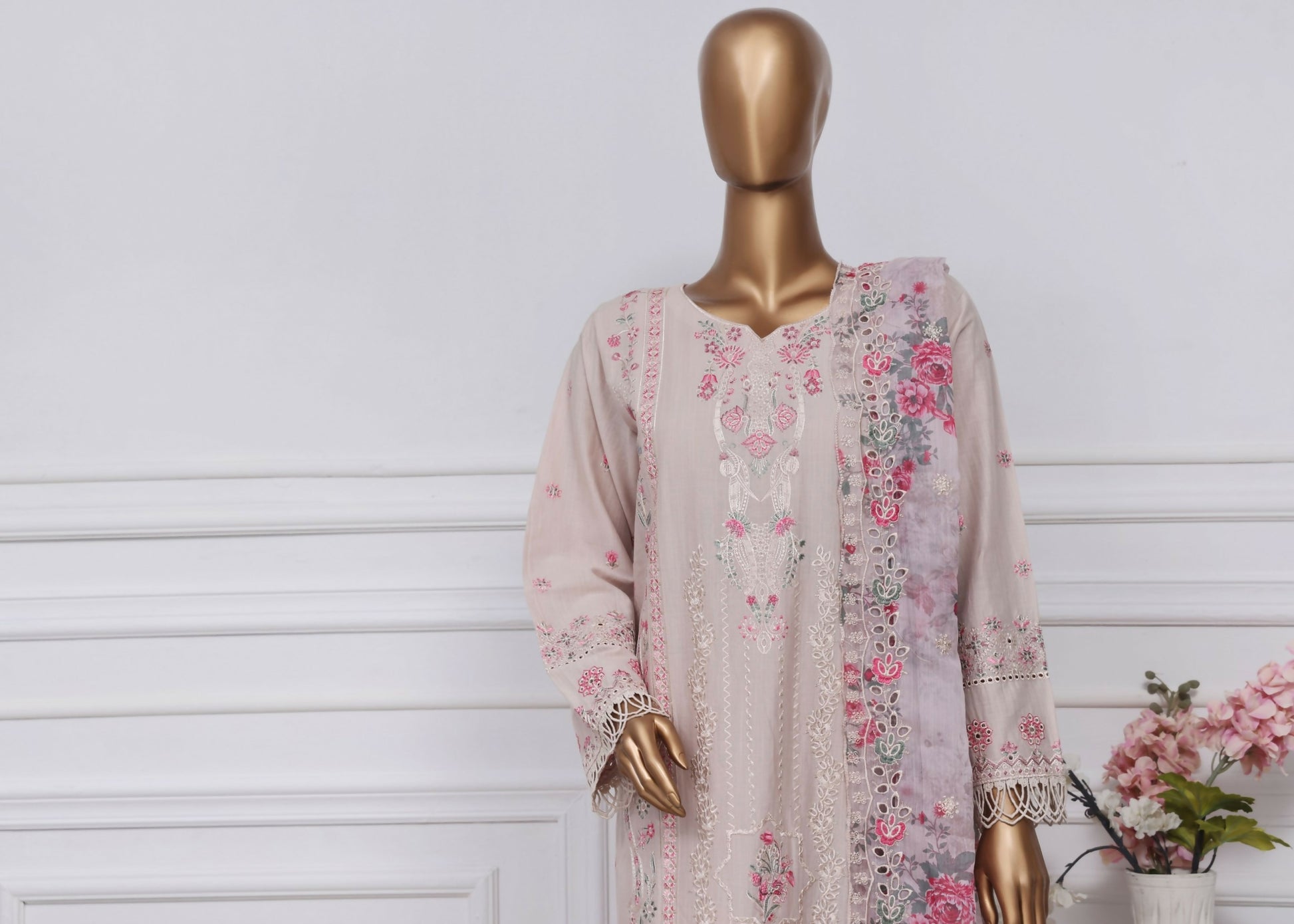 SADABAHAR -Luxury Embroidered Spring Collection_250115_184728_page-0011