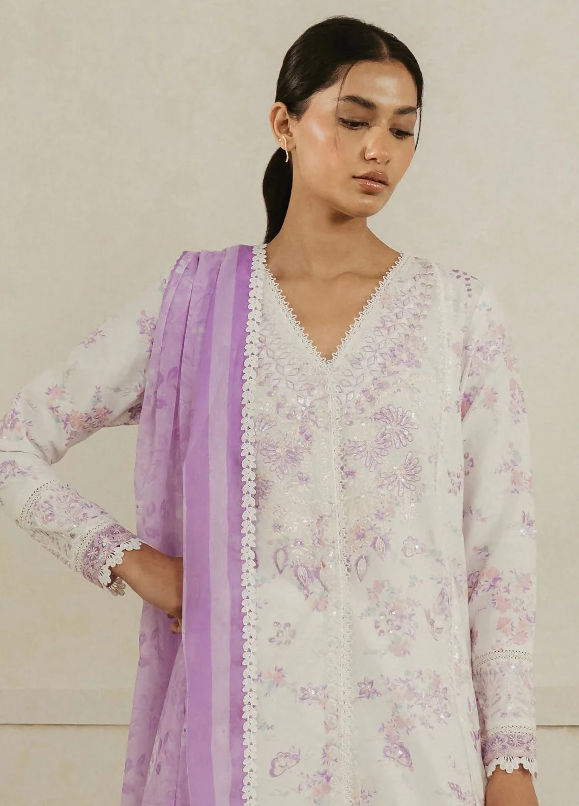 amore-by-ayzel-embroidered-lawn-suit-unstitched-3-piece-aaf25as-d-01-azure-summer-collection_4