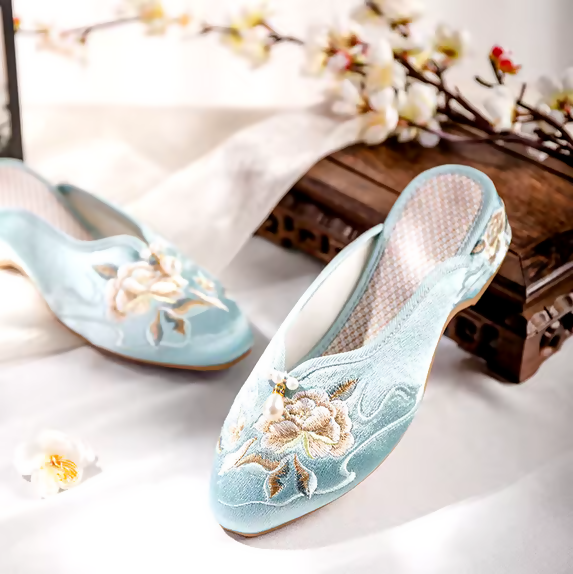 Screenshot 2025-04-15 at 21-30-13 Spring_Summer Half Slippers Women Pointed Silk Shoes Embroidered Old Beijing Shoes Embroidered Slippers Women Shoes Han Shoes - AliExpress 200000532